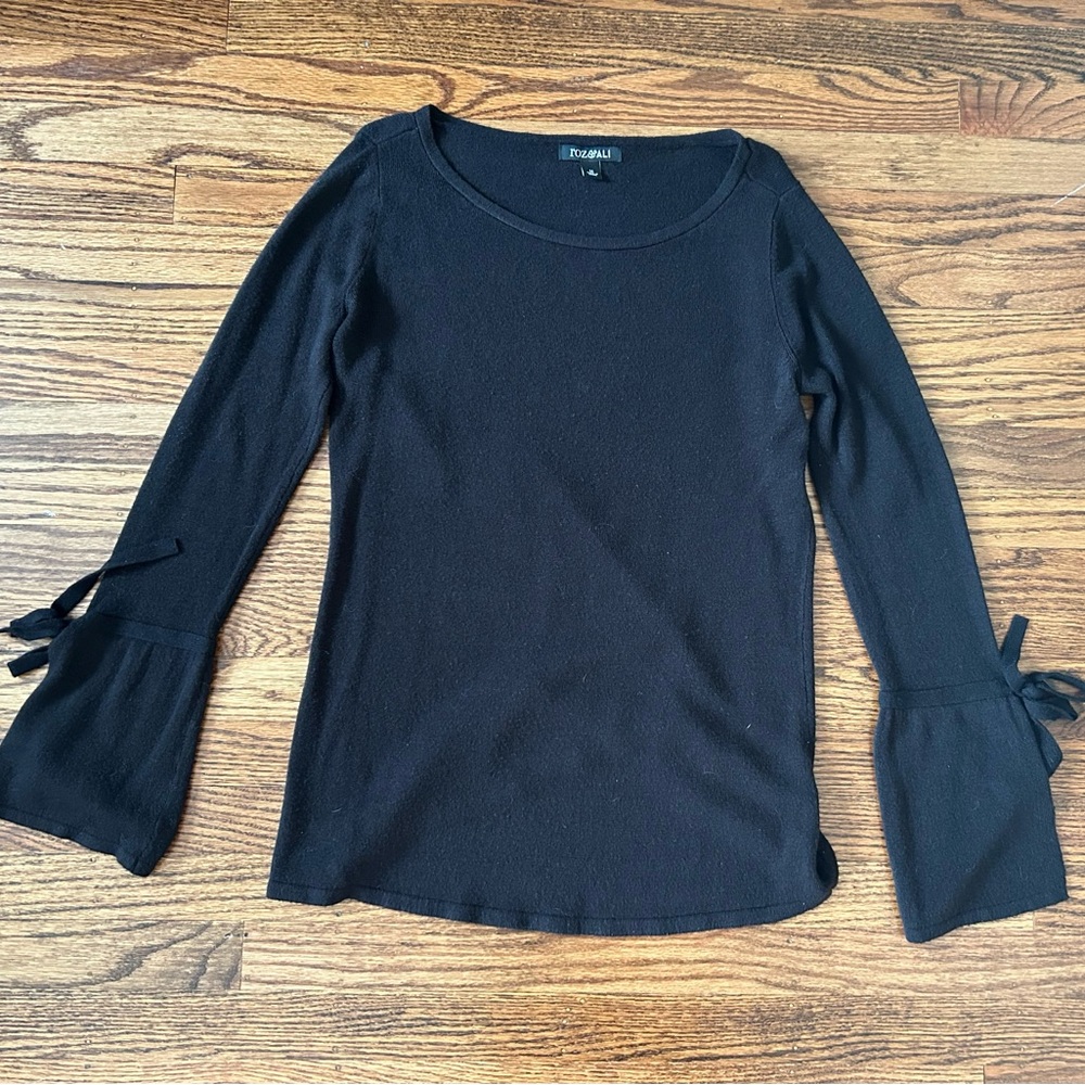 🟢Black Bell Sleeve Sweater medium🟢